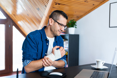 An injured man checking treatment costs on optimahealth.com